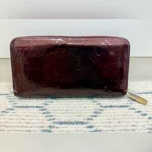 LOUIS VUITTON Classic Monogram Burgundy Vernis Patent Leather Zippy Chic Wallet